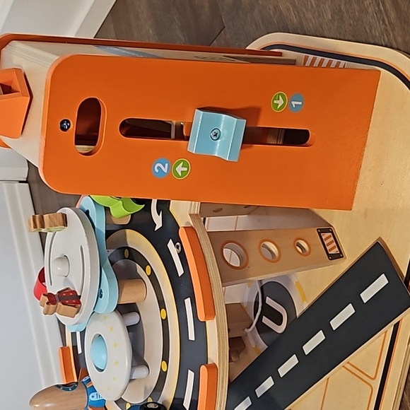 Wooden Space Station - Picture 6 of 7